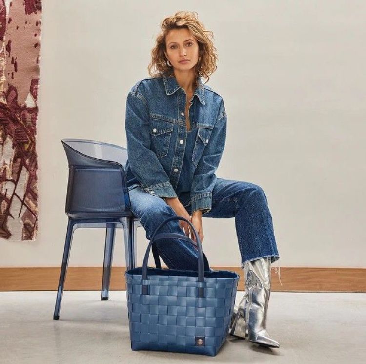 Handed By Shopper Color Match - Deep ocean blue