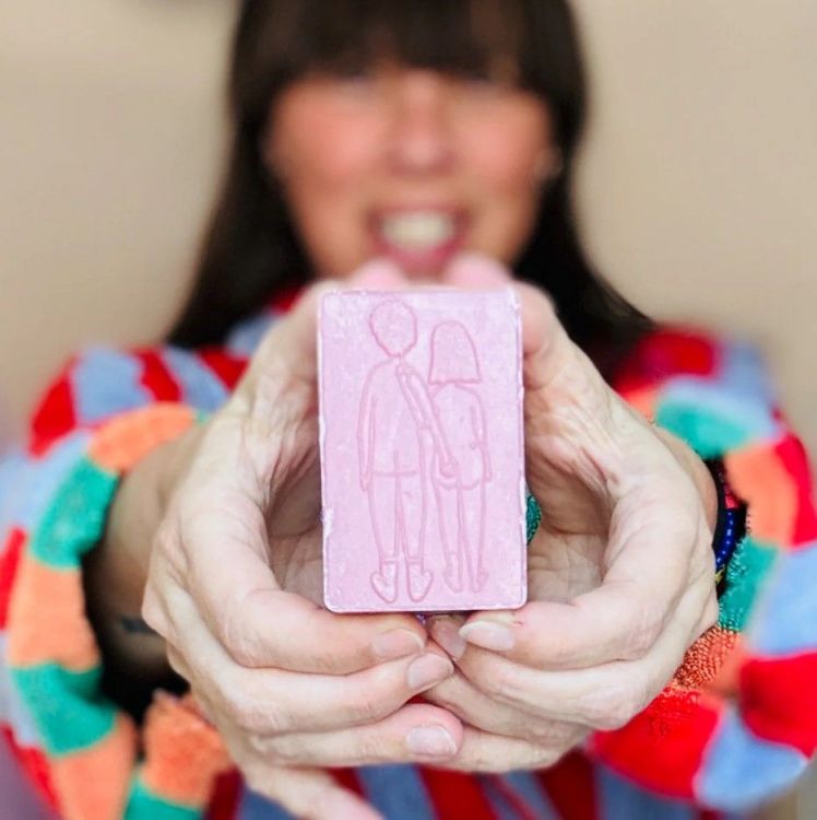 Helen B Zeep - Naked couple (back) - Lavendel