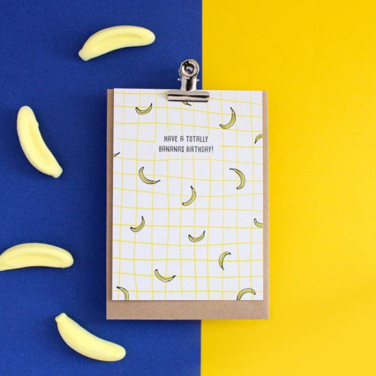 Hello August Postkaartje - Bananas birthday
