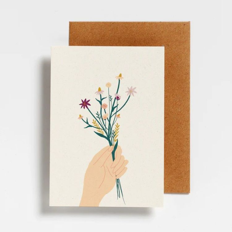 Hello August Postkaartje - Handje bloemen