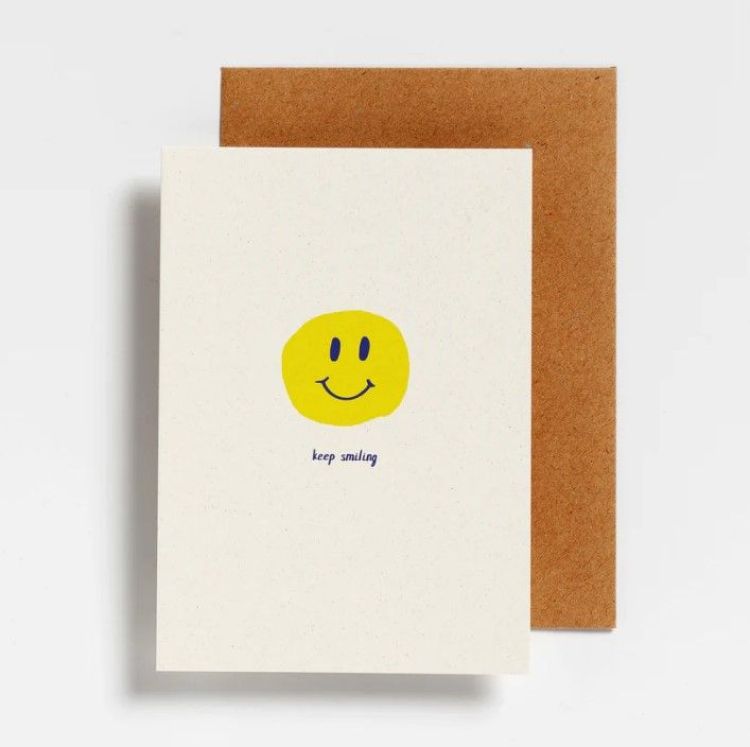 Hello August Postkaartje - Keep smiling