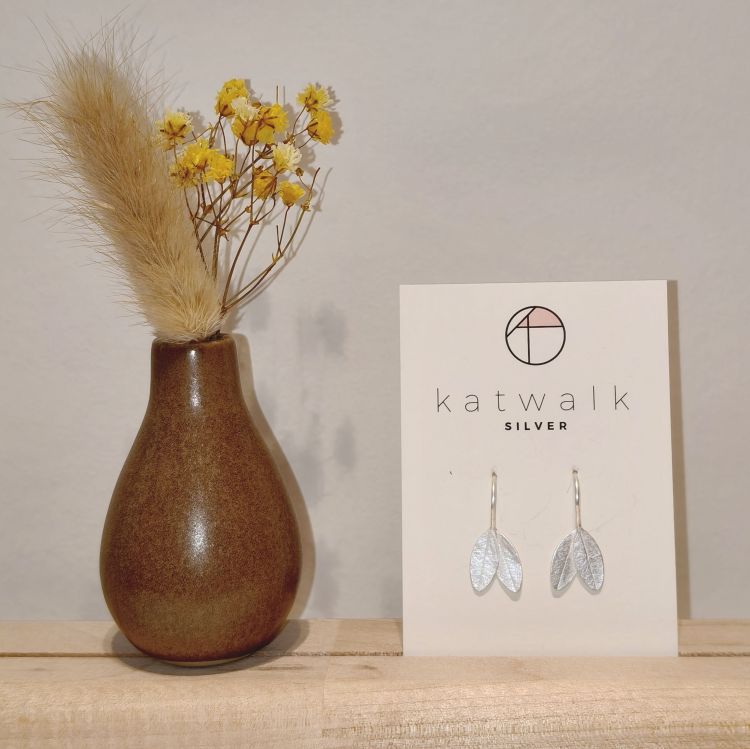 Katwalk Oorbellen - Hanger met blaadjes - zilver