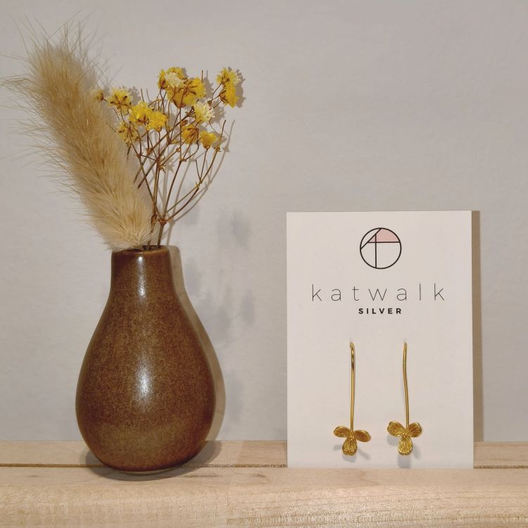 Katwalk Oorbellen - Hangert met klaver - goud