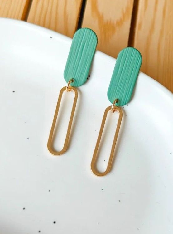 Lily Oorbellen - Dora (goud/saliegroen) Lily Oorbellen - Dora (goud/saliegroen)