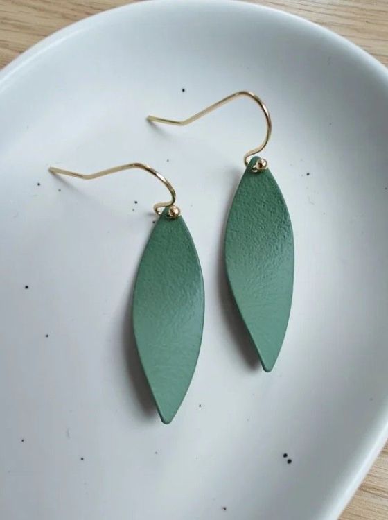 Lily Oorbellen - Twist (saliegroen)