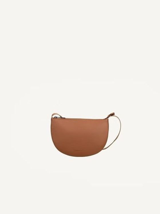 Monk and Anna Handtas - Farou half moon bag - Carnelian