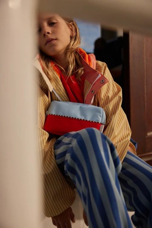 Sticky Lemon Heuptasje - small | colourblocking | zissou blue + red hat