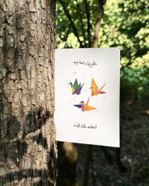 Studio Bertha Dubbele wenskaart - Mijn hart is bij jullie in dit stille verdriet