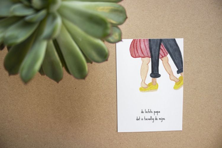 Studio Bertha Postkaart - De liefste papa dat is toevallig de mijne Studio Bertha Postkaart - De liefste papa dat is toevallig de mijne