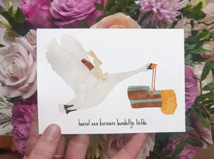 Studio Bertha Postkaart - Hoera! een kersvers bundeltje liefde