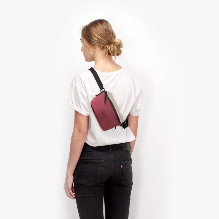 Ucon acrobatics Jona Medium bag - Sand/ Burgundy
