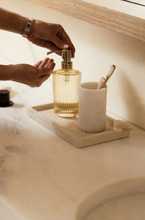 Wellmark Wellmark <span class='gold'>x</span> Paveau handzeep - Fresh linin (geel) - 350 ml