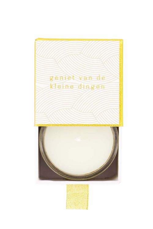 Zusss Geurkaars in doosje - Geniet van de kleine dingen - wit/goud Zusss Geurkaars in doosje - Geniet van de kleine dingen - wit/goud